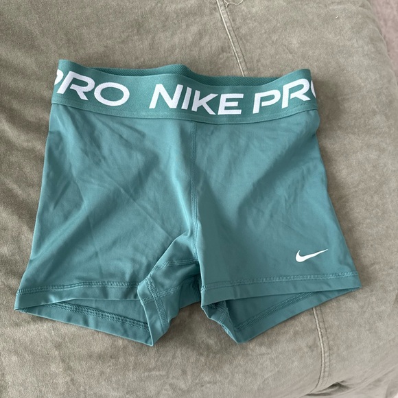 Nike Pro Green Athletic Shorts - Picture 1 of 2